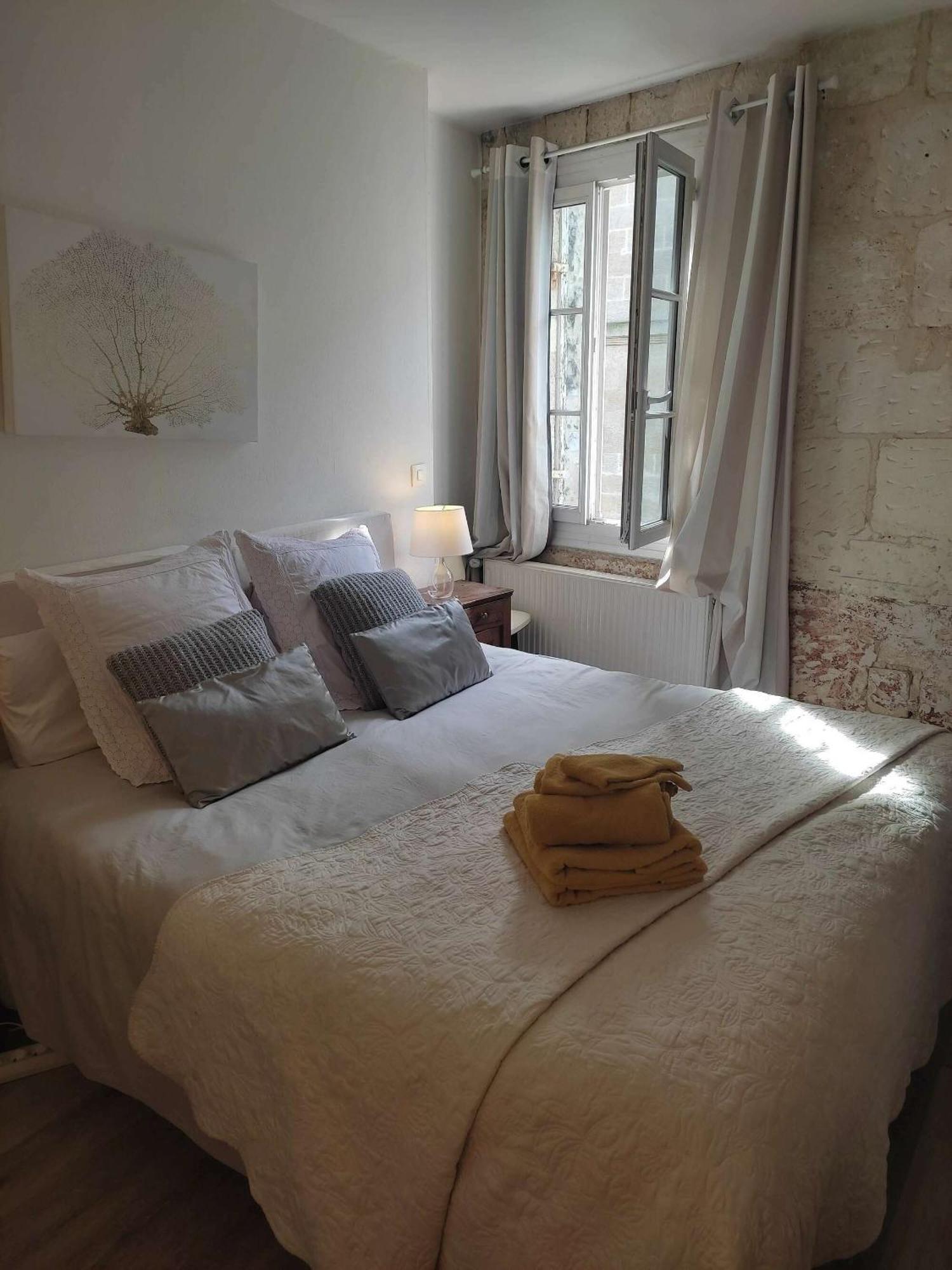 B&B Le Miroir Aux Fees Bordeaux Exterior photo
